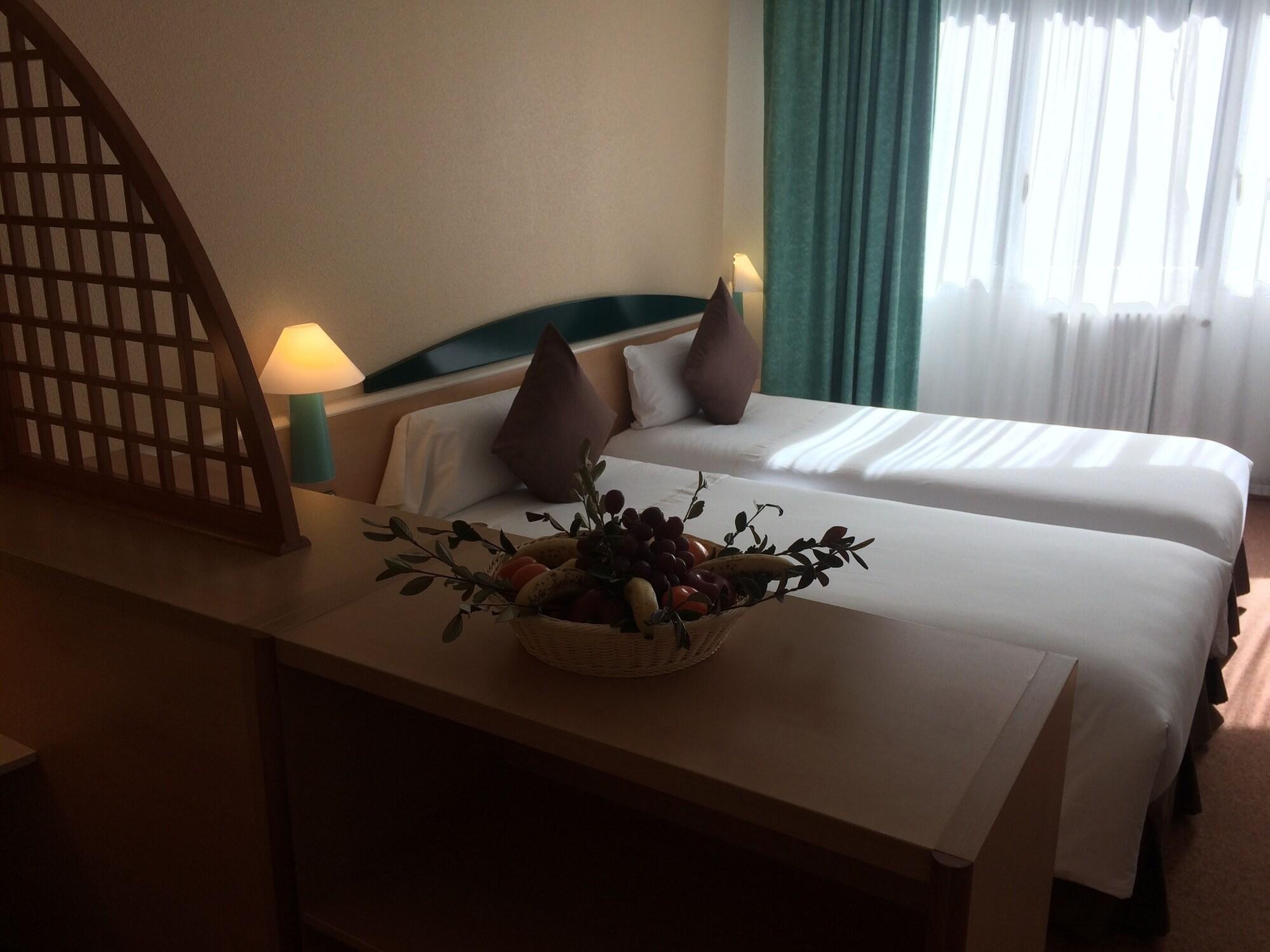 Hotel Tropical Les Escaldes Екстер'єр фото